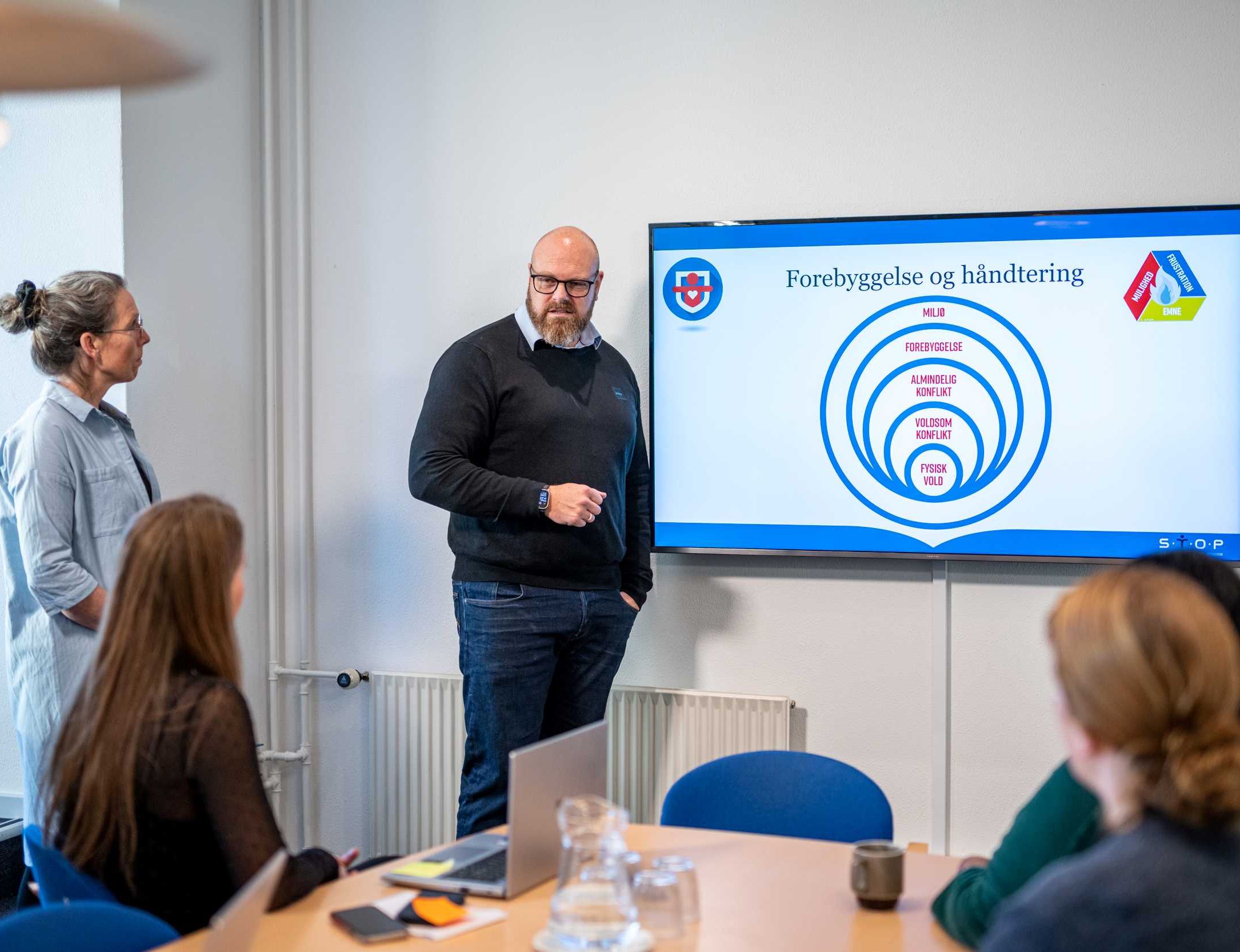 Michael Neigaard og Iben Beltoft, underviser i konflikthåndtering