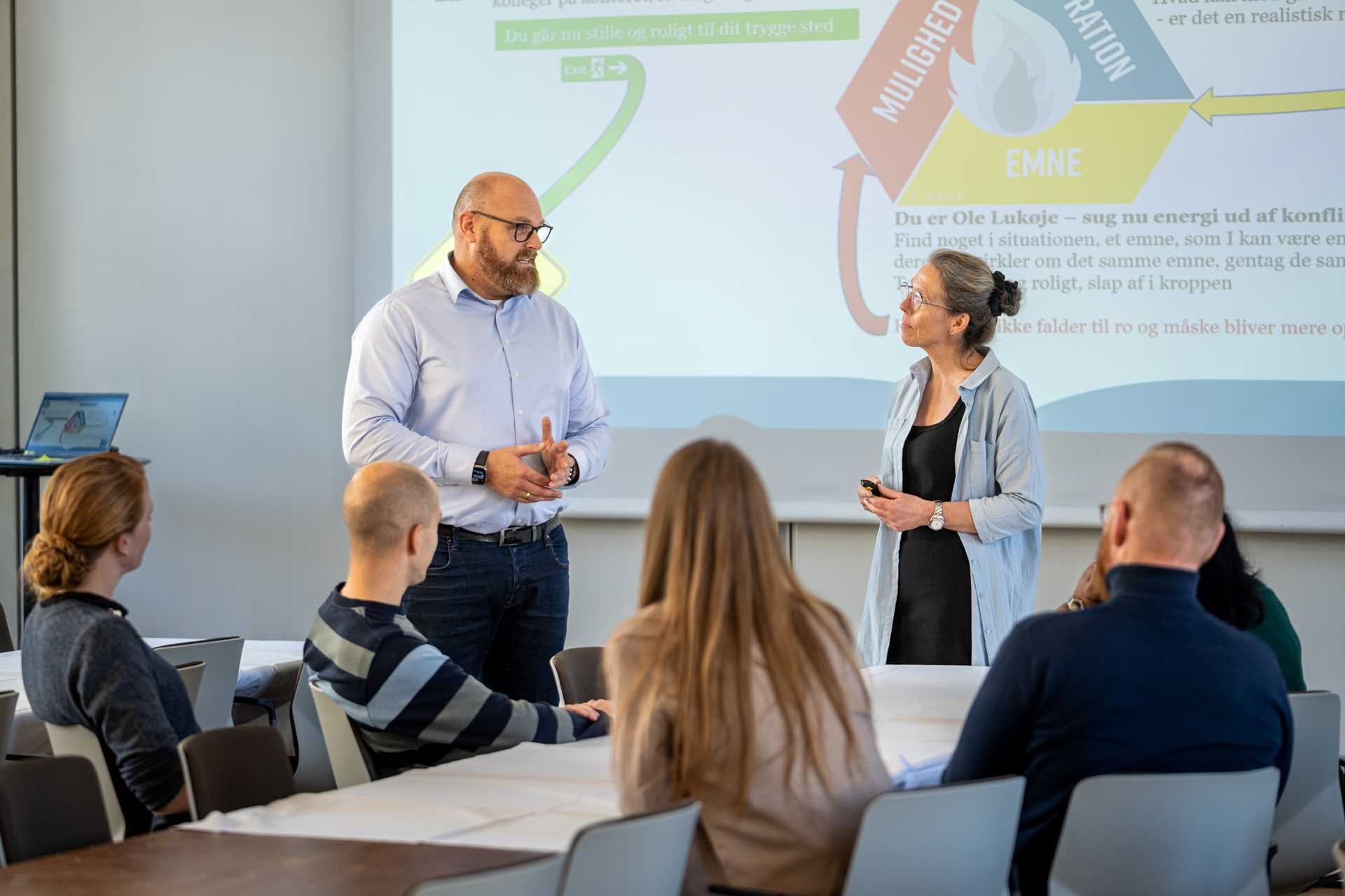 Undervisning i konflikthåndtering til folkeskolelærer.